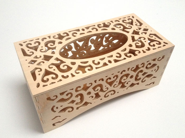 Izrezljana škatlica za robčke